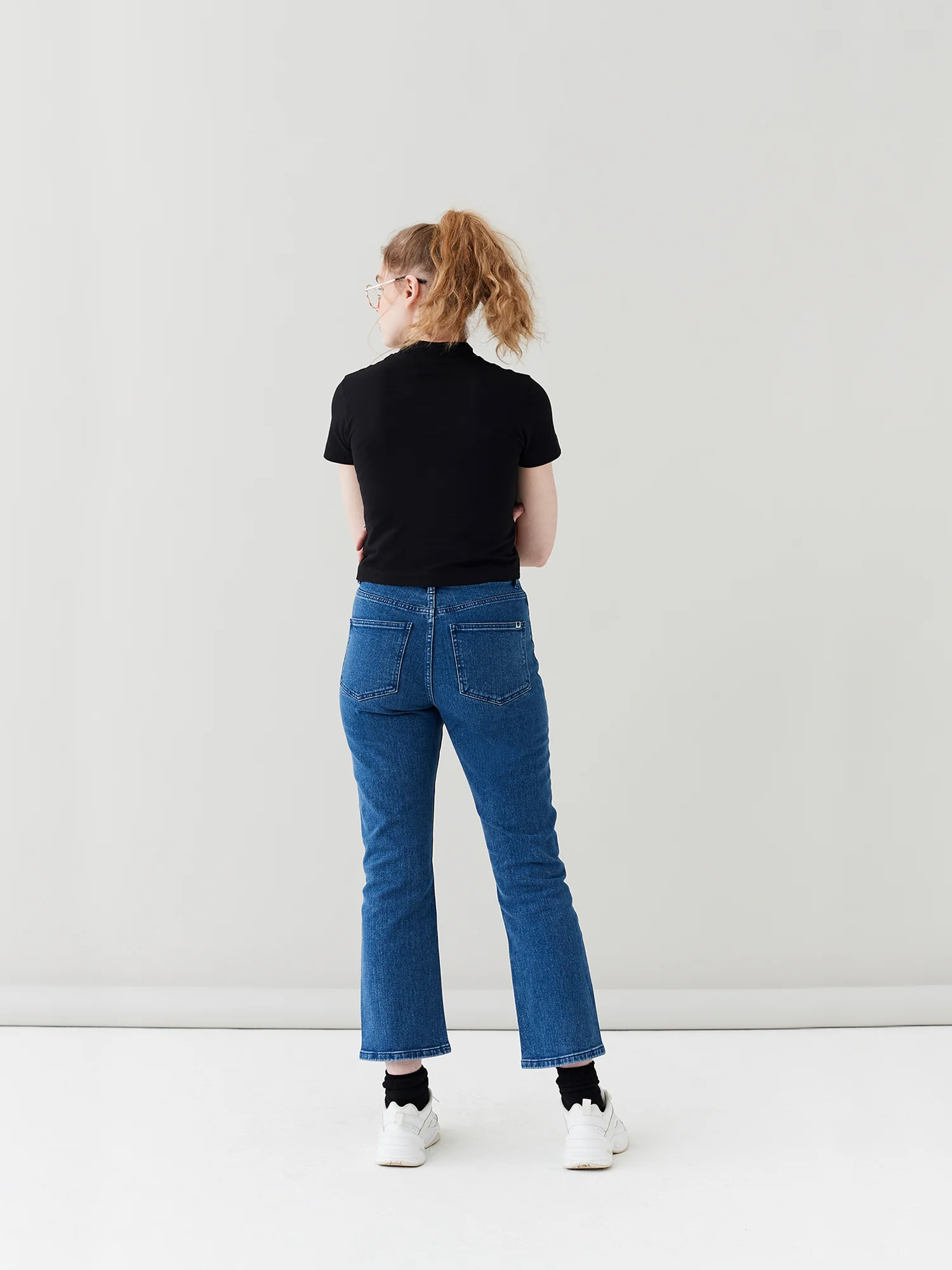 LO Fitted Tee - Black - Image 4