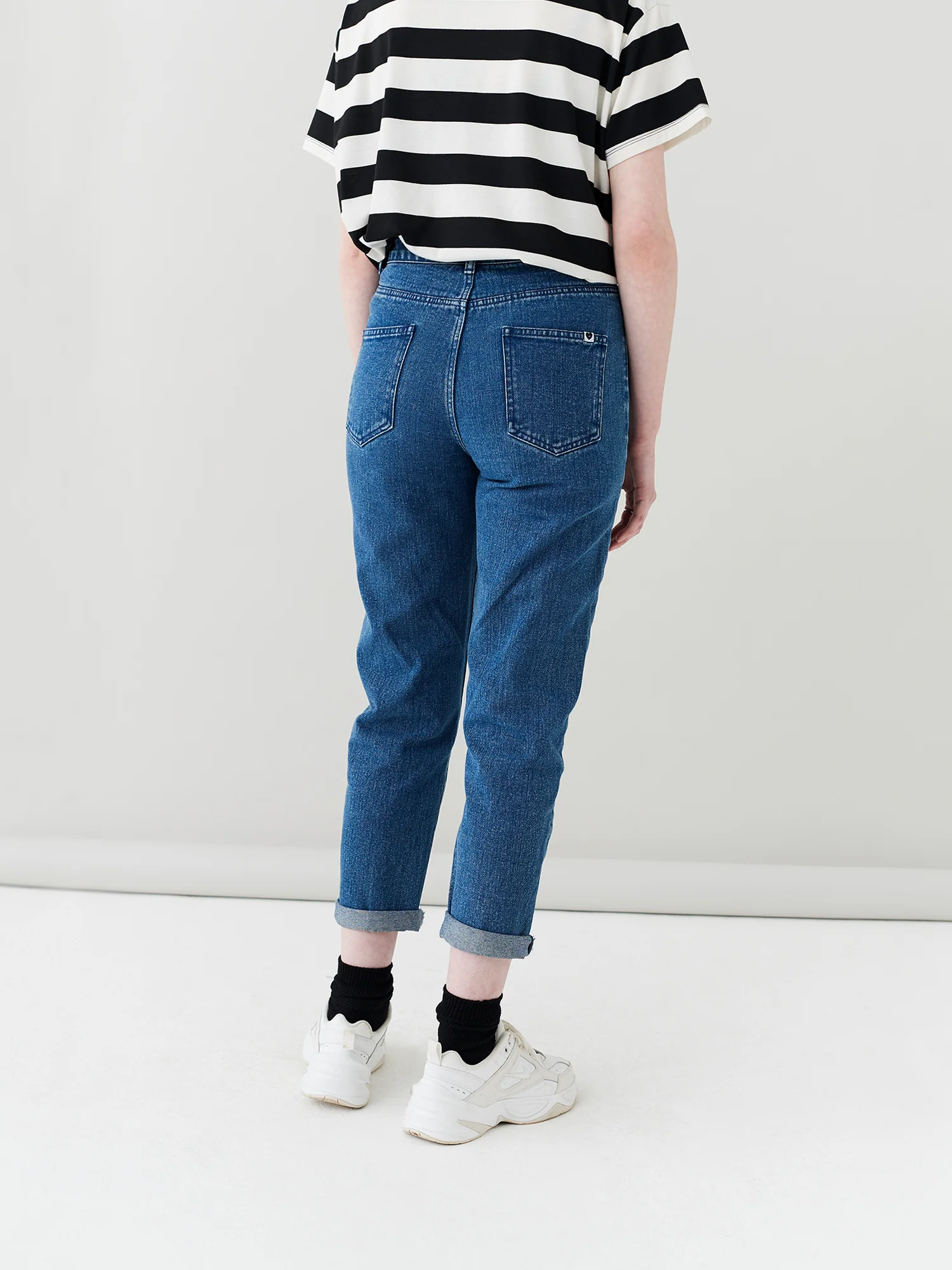 LO Mom Jeans - Mid Wash - Image 5