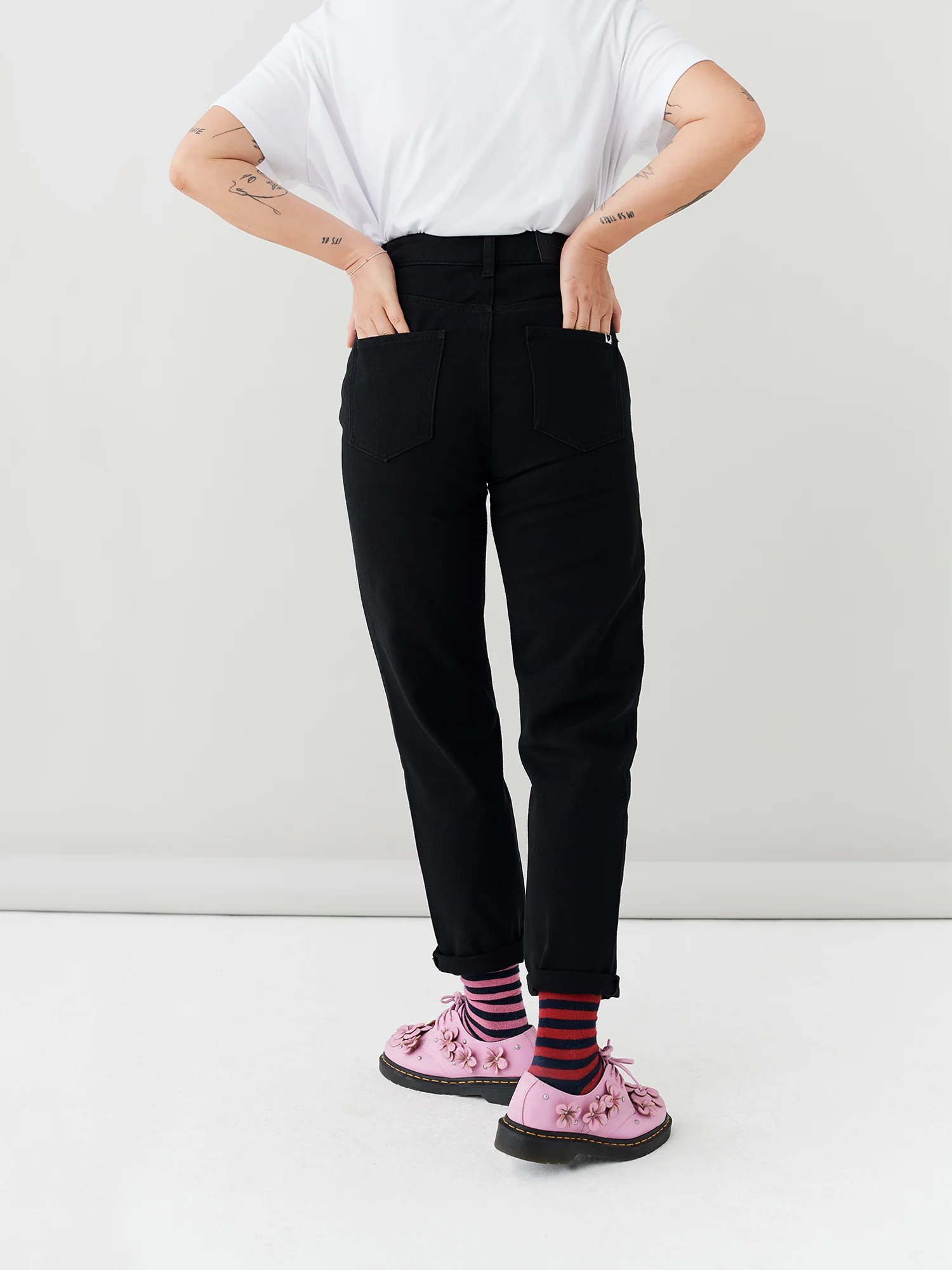LO Mom Jeans - Black - Image 6