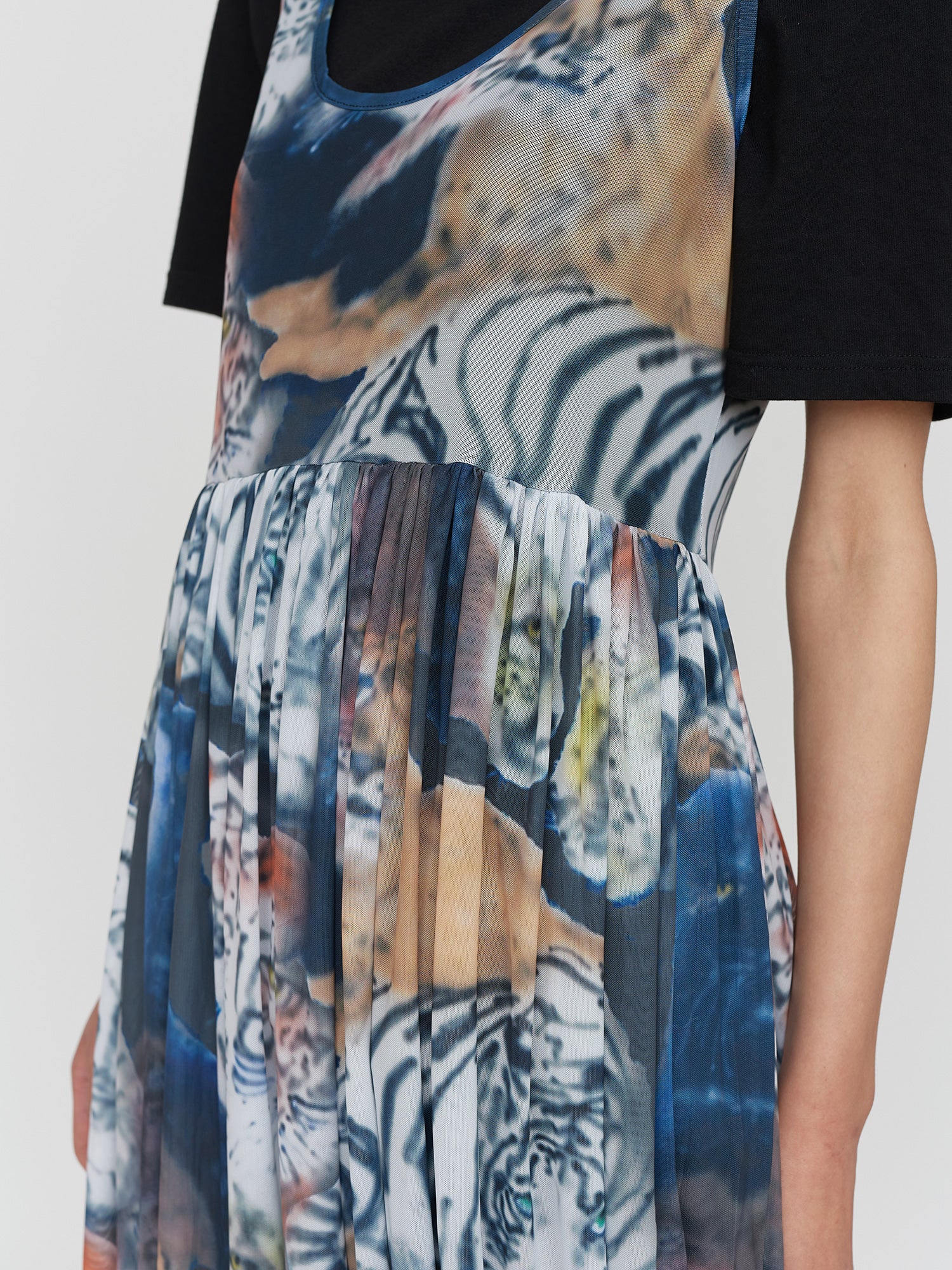 LO X Ricardo Passaporte Big Cat Mesh Dress - Image 5